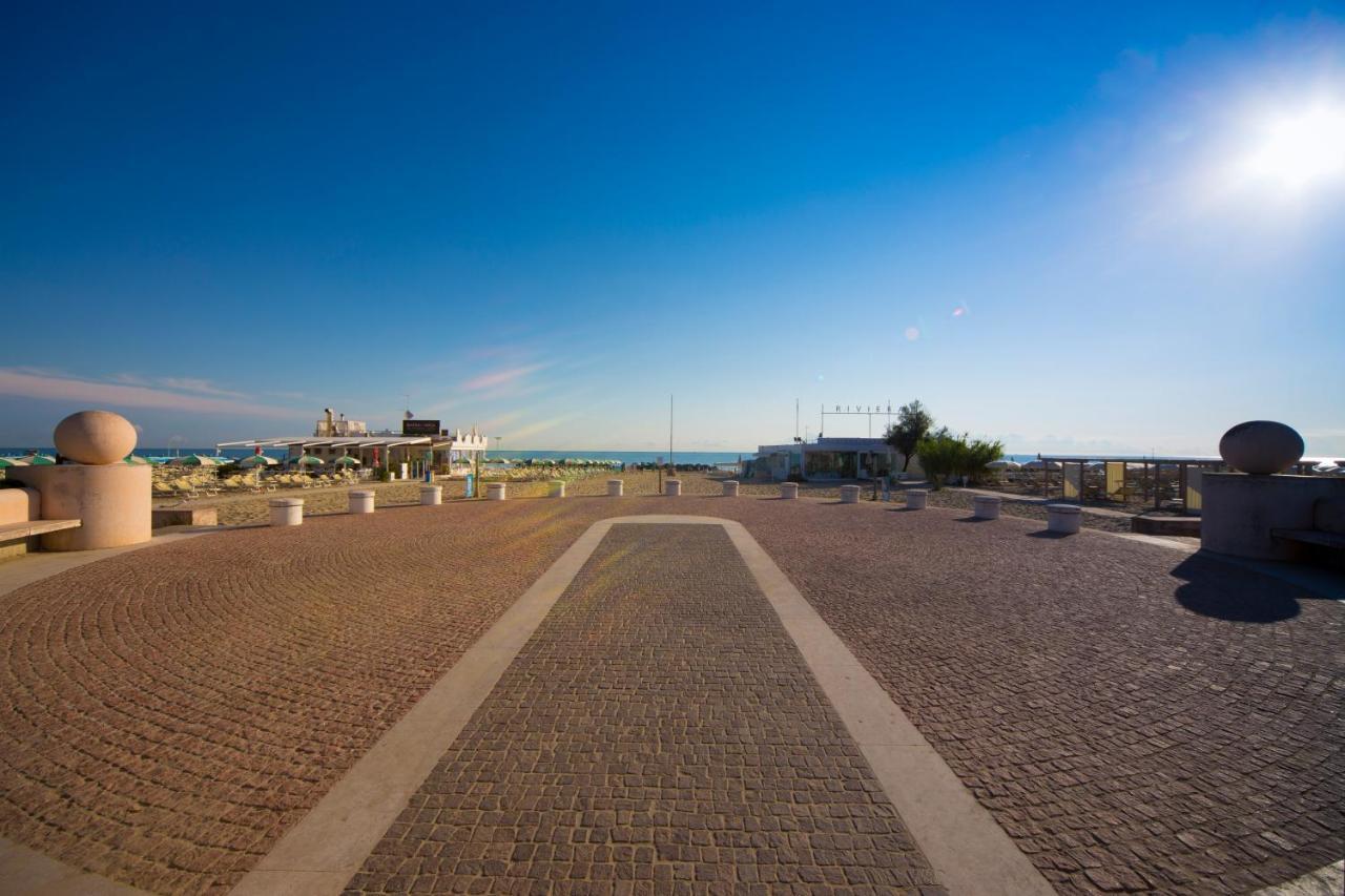 Hotel Baltic Misano Adriatico Exterior photo