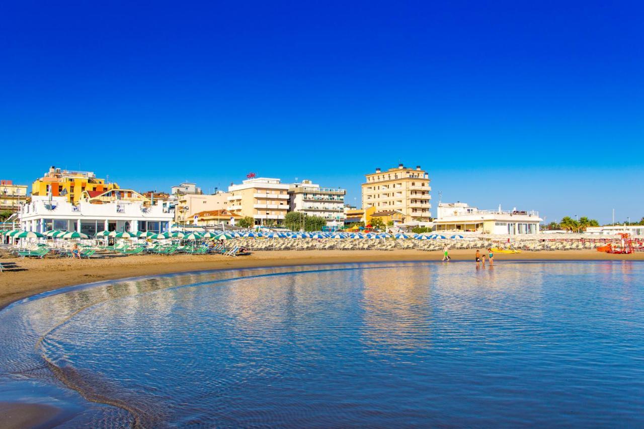 Hotel Baltic Misano Adriatico Exterior photo